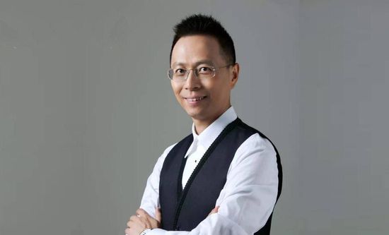 苏成峰满意的笑了笑，说：守道，十八年前，你赢了叶长缨，成为燕京年青一代中最耀眼的那个，但是这十八年来，你没能再创下更大的辉煌，当然，这也不怪你，是我们苏家这些年，在国内，没再遇到过什么像样的对手。